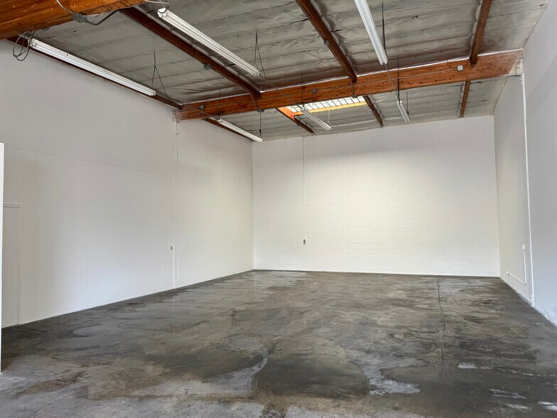 More Photos Of 2515 Troy Ave, South El Monte Warehouse For Lease
