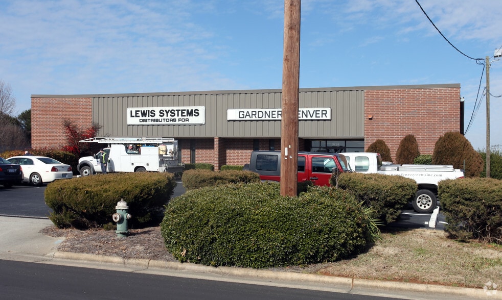 More Photos Of 3702 Boren Dr, Greensboro Warehouse For Lease