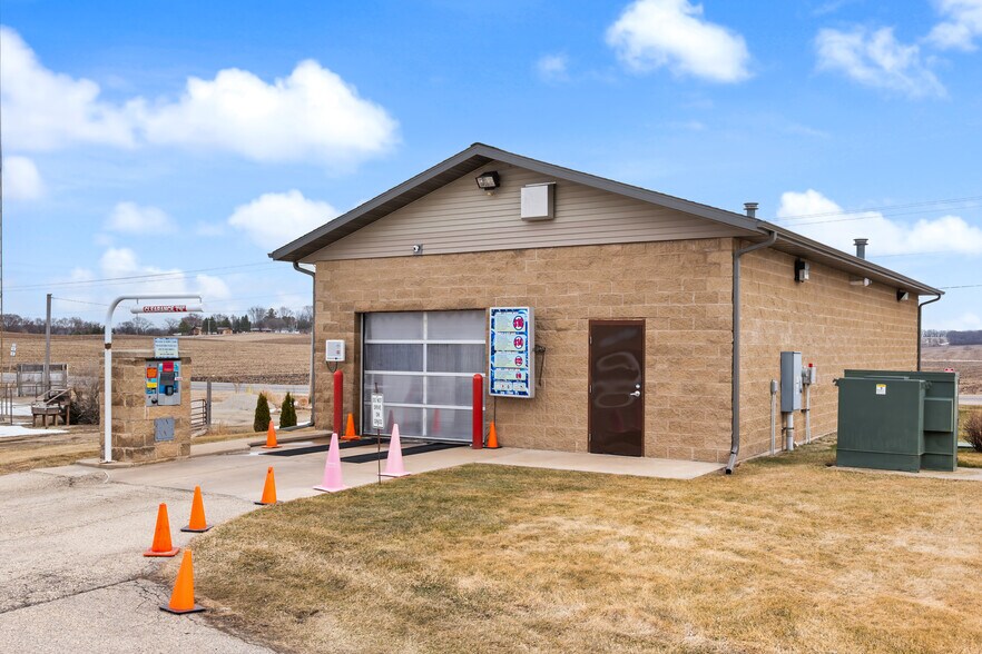 More Photos Of 1275 Margaret st, Markesan Storefront For Sale