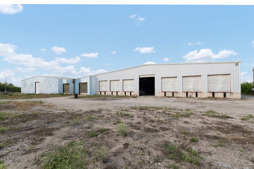 More Photos Of 14392 W Expressway 83, Harlingen Manufacturing For Lease