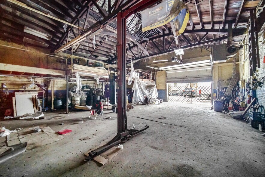 More Photos Of 2116 S California Ave, Chicago Auto Repair For Sale