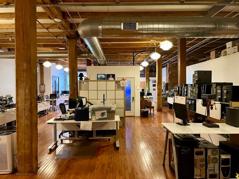 More Photos Of 415 N Sangamon St, Chicago Loft Creative Space For Lease