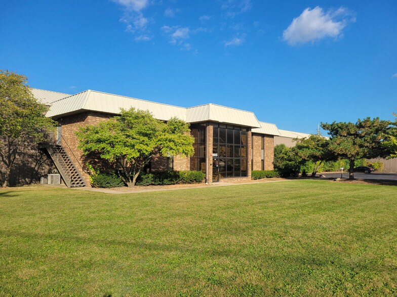 Primary Photo Of 6655 W Kitty Ave, Chicago Ridge Office For Sale