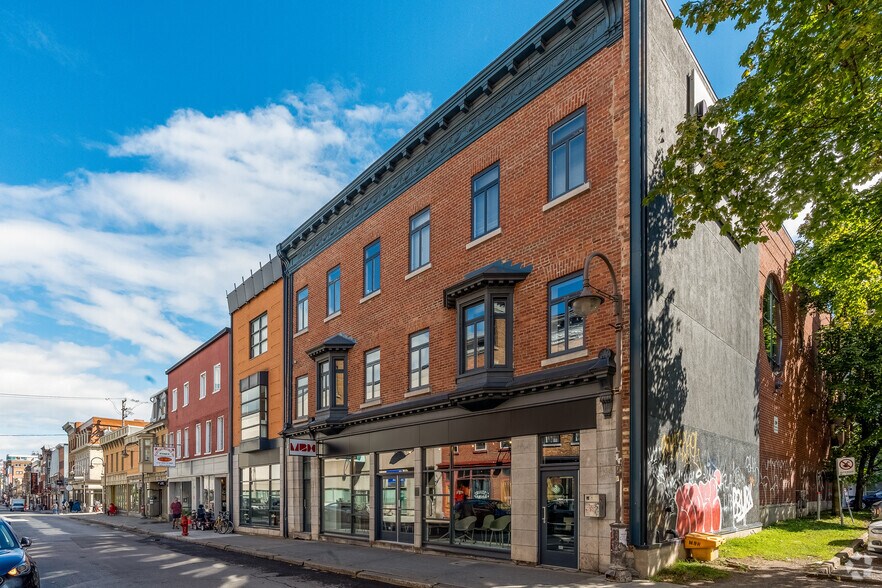 More Photos Of 95 Rue Saint-Joseph E, Québec Storefront Retail Residential For Lease