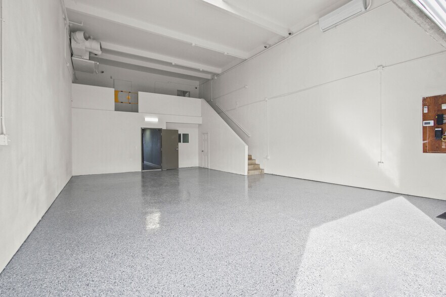 More Photos Of 1240 N Jefferson St, Anaheim Warehouse For Sale