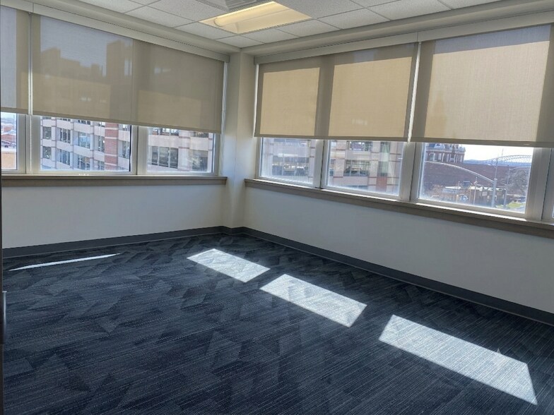 More Photos Of 131 W 10th St, Dubuque Medical For Sale