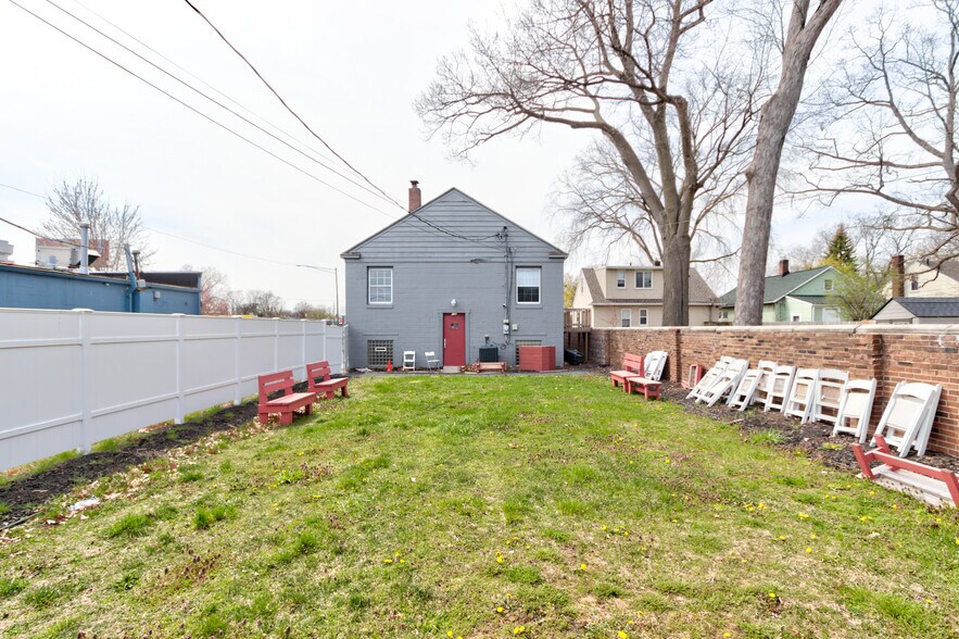 More Photos Of 2520 Rochester Rd, Royal Oak Office For Lease