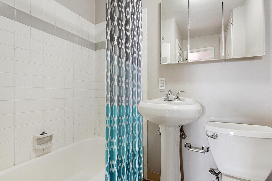 More Photos Of 5218-5220 W 25th Ave, Edgewater Apartments For Sale