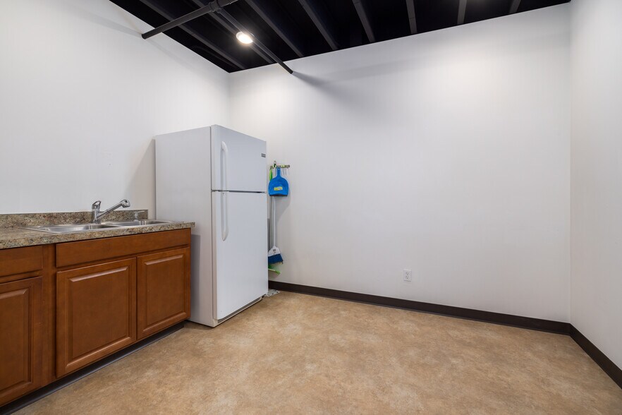 More Photos Of 12375 Reservation Rd, Anacortes Service For Lease