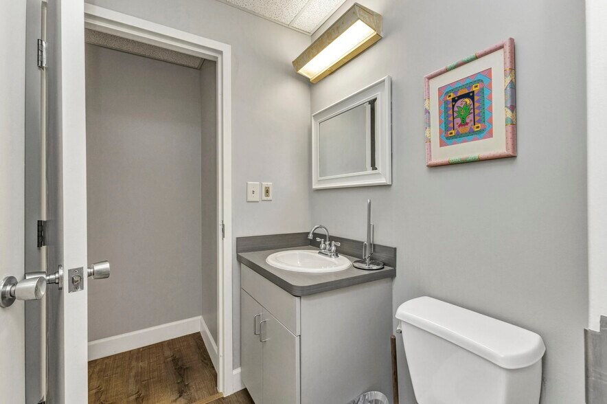 More Photos Of 2525 Harbor Blvd, Port Charlotte Medical For Sale