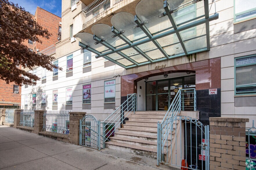 More Photos Of 4231 Colden St, Flushing Apartments For Lease