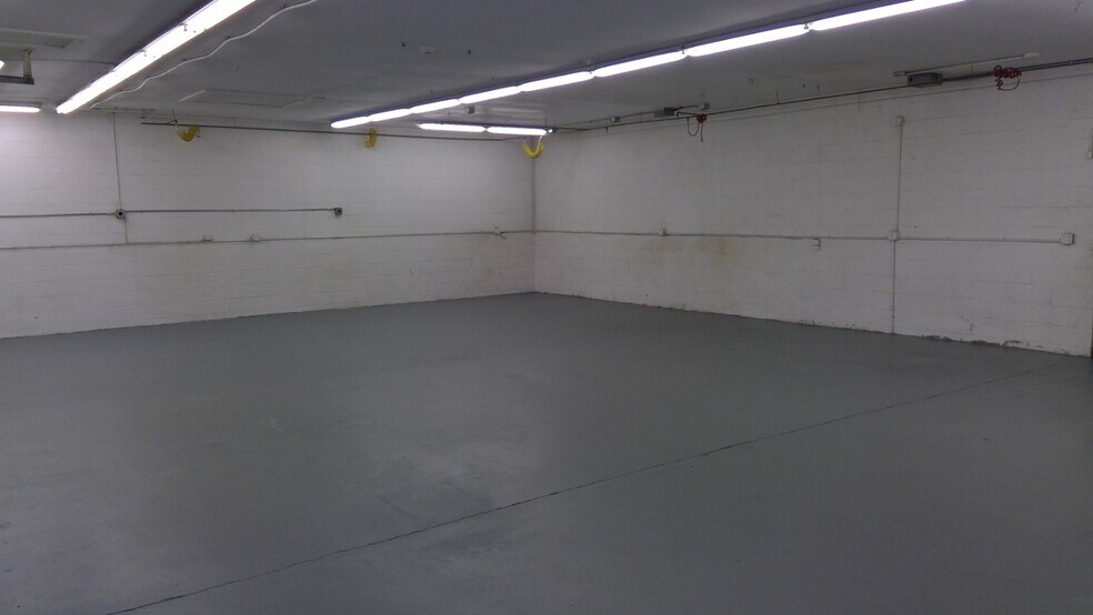 More Photos Of 471 Washington ave, North Haven Industrial For Lease