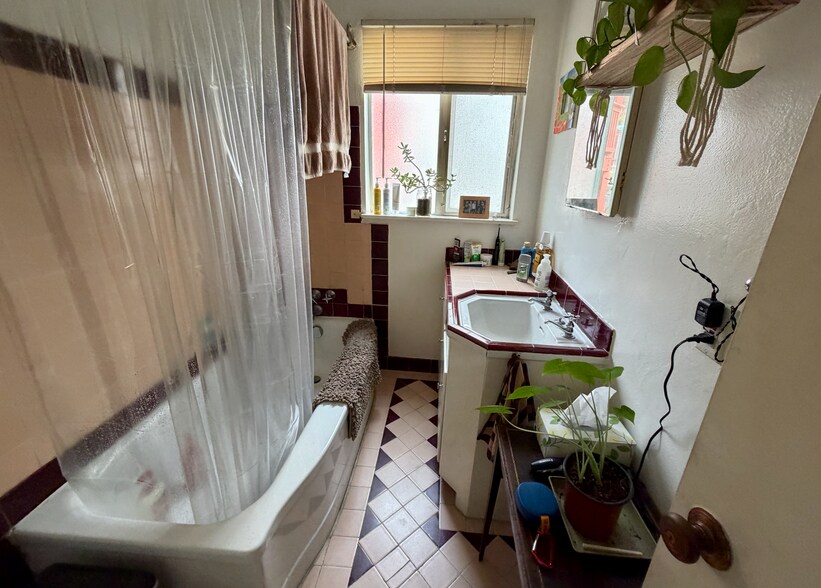 More Photos Of 539 Mandana Blvd, Oakland Apartments For Sale