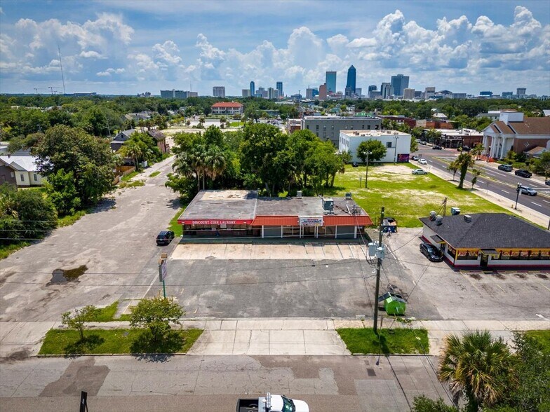 More Photos Of 20 E 9th St, Jacksonville Freestanding For Lease