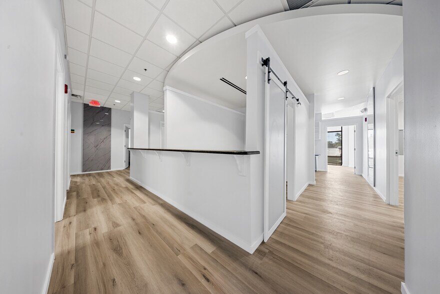 More Photos Of 882 S Kirkman Rd, Orlando Medical For Lease