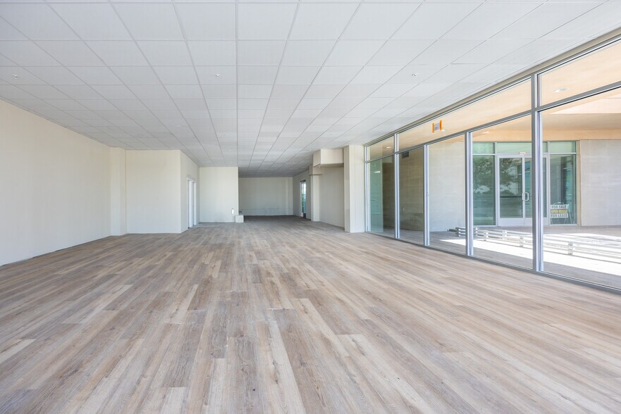 More Photos Of 1598 Long Beach Blvd, Long Beach Storefront Retail Office For Sale