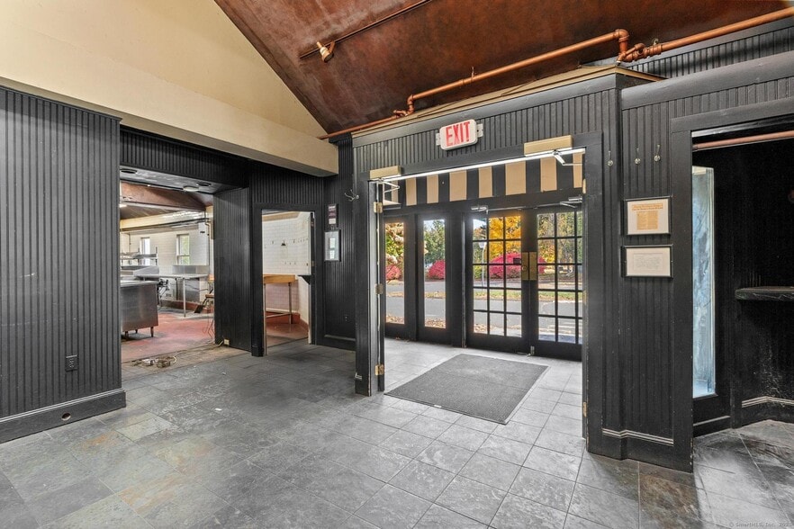 More Photos Of 24 W Main St, Avon Restaurant For Lease