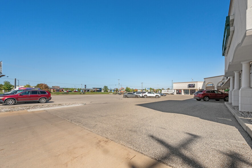 More Photos Of 8826 34 Rd, Cadillac Storefront For Sale