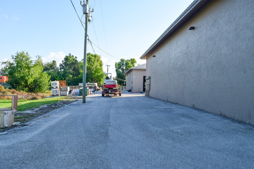 More Photos Of 17161 Alico Center Rd, Fort Myers Warehouse For Lease