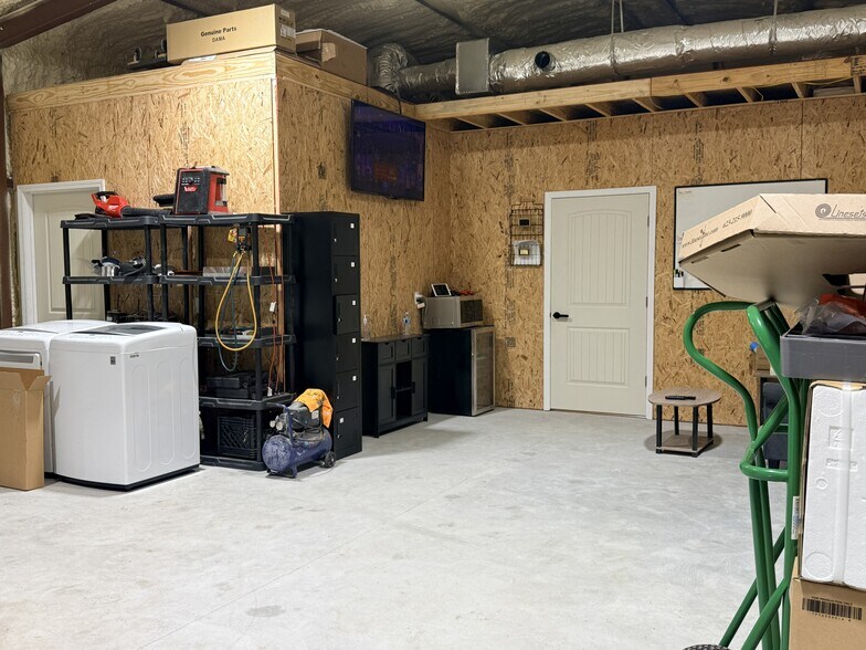 More Photos Of 670 US 301 Hwy, Jesup Flex For Sale