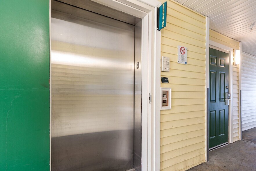 More Photos Of 25104 Pacific Hwy S, Kent Hospitality For Sale