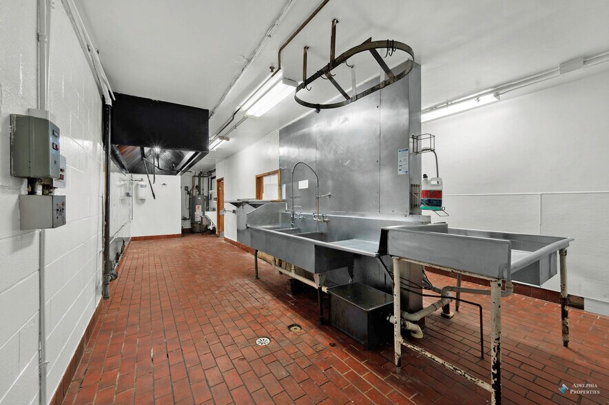 More Photos Of 325 W Front St, Wheaton Restaurant For Lease