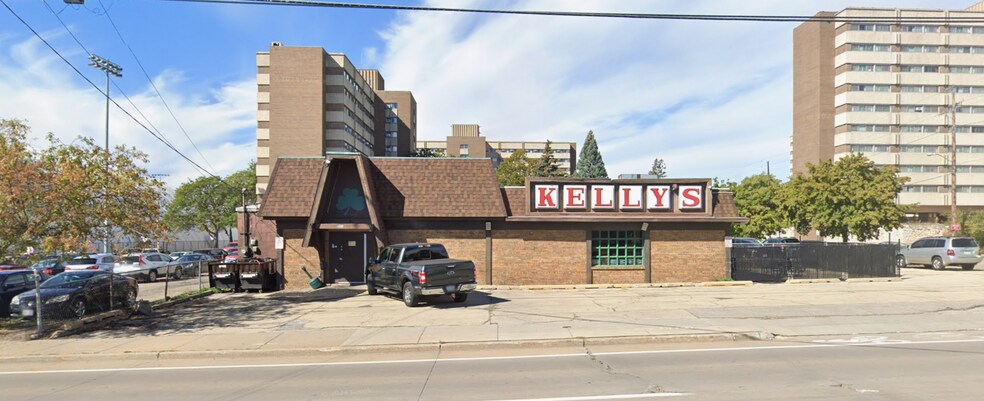 Primary Photo Of 219 Wisconsin St, Oshkosh Bar For Sale