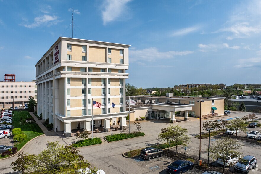 Primary Photo Of 164 Fort Couch Rd, Pittsburgh Hotel For Sale