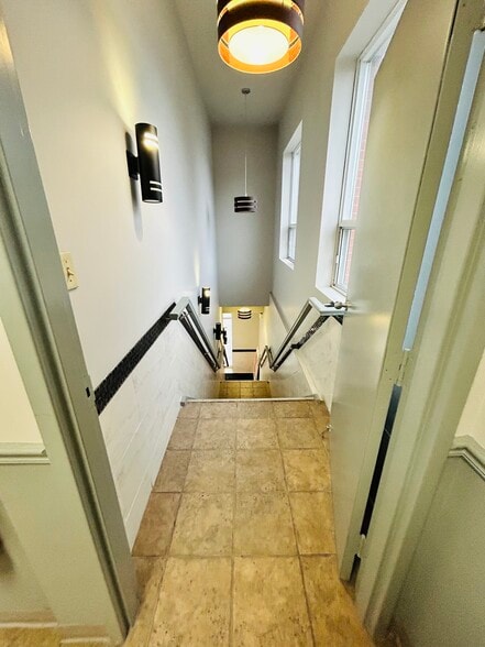 More Photos Of 591 Brant St, Burlington General Retail For Lease