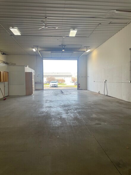 More Photos Of 12641-12647 Old Plank Dr, New Lenox Warehouse For Lease
