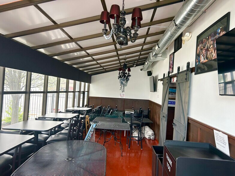 More Photos Of 13325 Olde Western Ave, Blue Island Restaurant For Sale