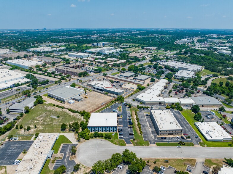 More Photos Of 1606 Headway Cir, Austin Light Manufacturing For Lease