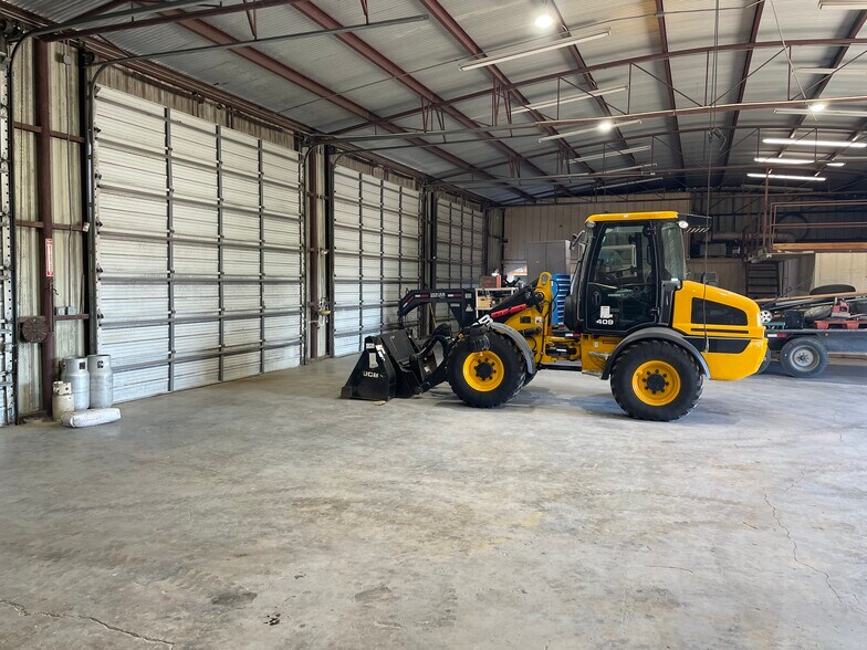 More Photos Of 14685 Old Frio City Rd, Lytle Warehouse For Sale