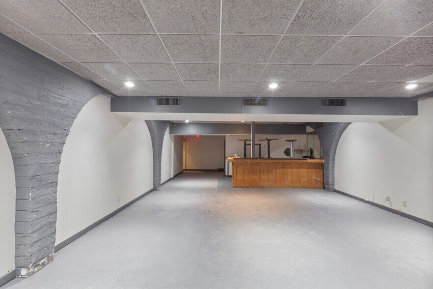 More Photos Of 194-198 Main St, Emmaus Restaurant For Sale