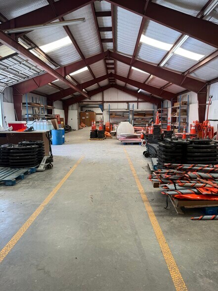 More Photos Of 1818 N Padre Island Dr, Corpus Christi Warehouse For Lease