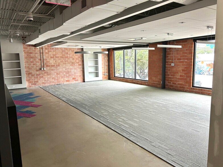 Primary Photo Of 2118 Lamar St, Houston Storefront Retail Office For Lease