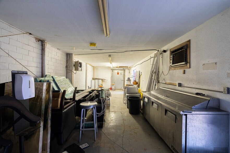 More Photos Of 2930 E Houston St, San Antonio Industrial For Sale