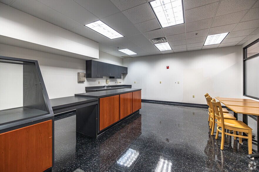 More Photos Of 11414 W Park Pl, Milwaukee Unknown For Lease