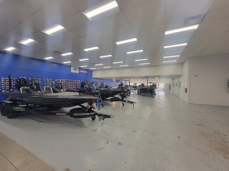 More Photos Of 17809 E Appleway Ave, Spokane Valley Showroom For Lease