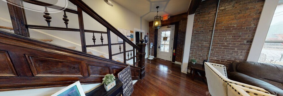 More Photos Of 924 E 8th St, Chattanooga Dormitory For Sale