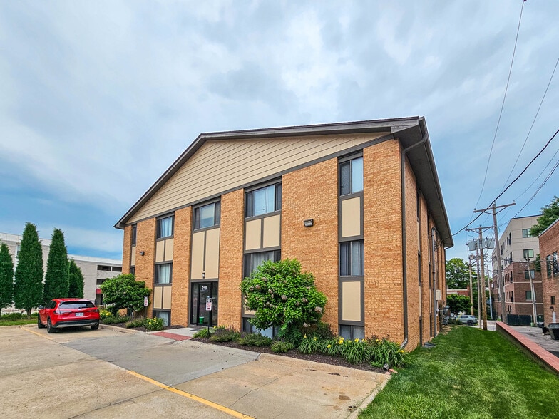 Primary Photo Of 218 S 38th St, Omaha Apartments For Sale
