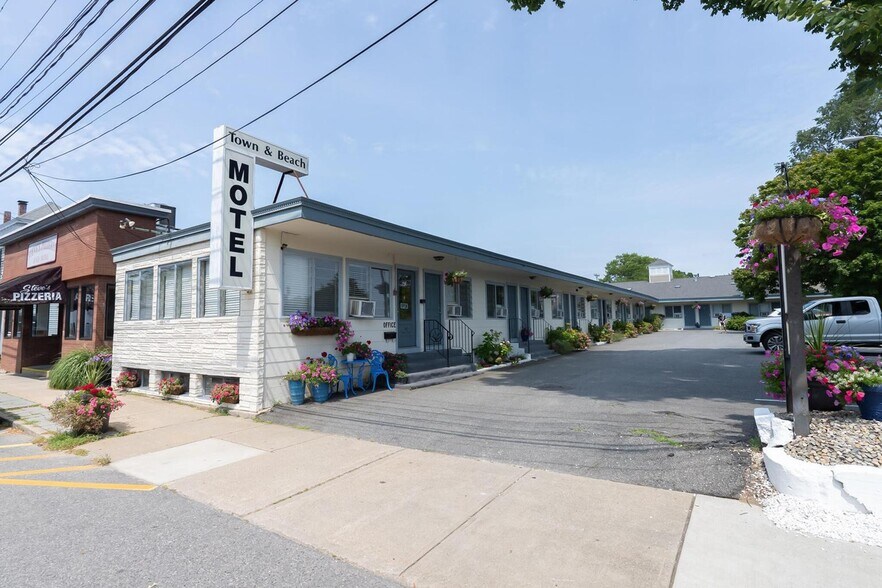 More Photos Of 382 Main St, Falmouth Hotel For Sale
