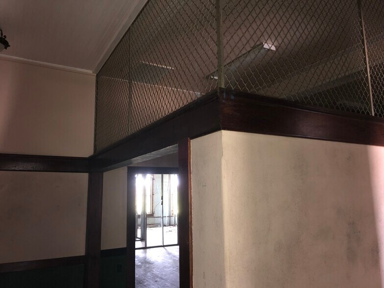 More Photos Of 6321 Commerce St, Wallis Storefront Retail Office For Lease