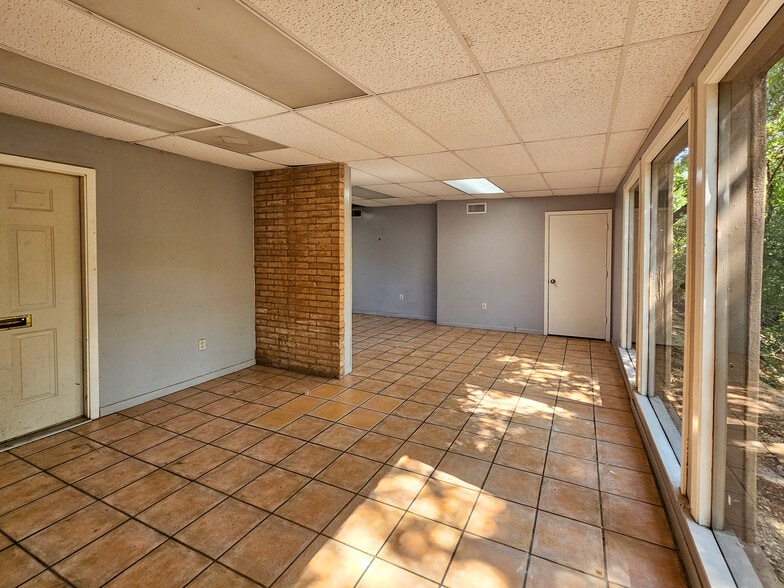 More Photos Of 115 S Leggett Dr, Abilene Office Residential For Lease