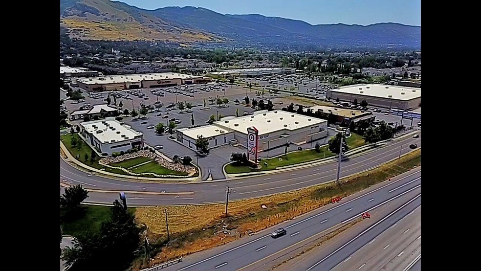 More Photos Of 120-156 N Market Place Dr, Centerville General Retail For Lease