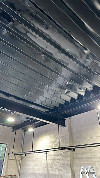 More Photos Of 1704 West Ave, San Antonio Auto Repair For Sale