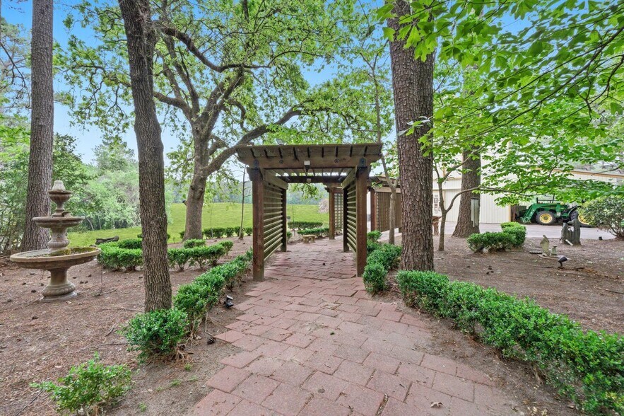 More Photos Of 43 Pool Rd, Richards Specialty For Sale