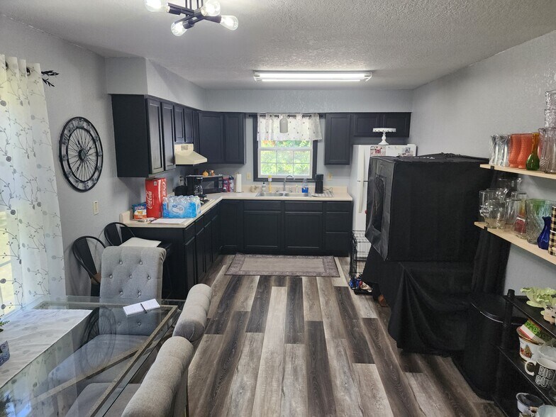 More Photos Of 1500 E Main St, Robinson Storefront For Sale