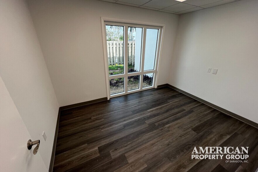 More Photos Of 740 The Rialto, Venice Medical For Sale
