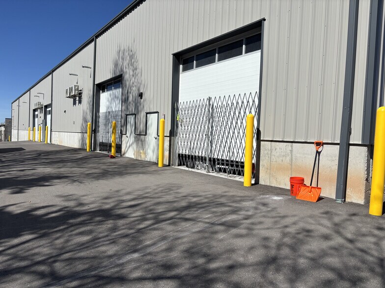 More Photos Of 181 W 2675 N, Layton Showroom For Lease